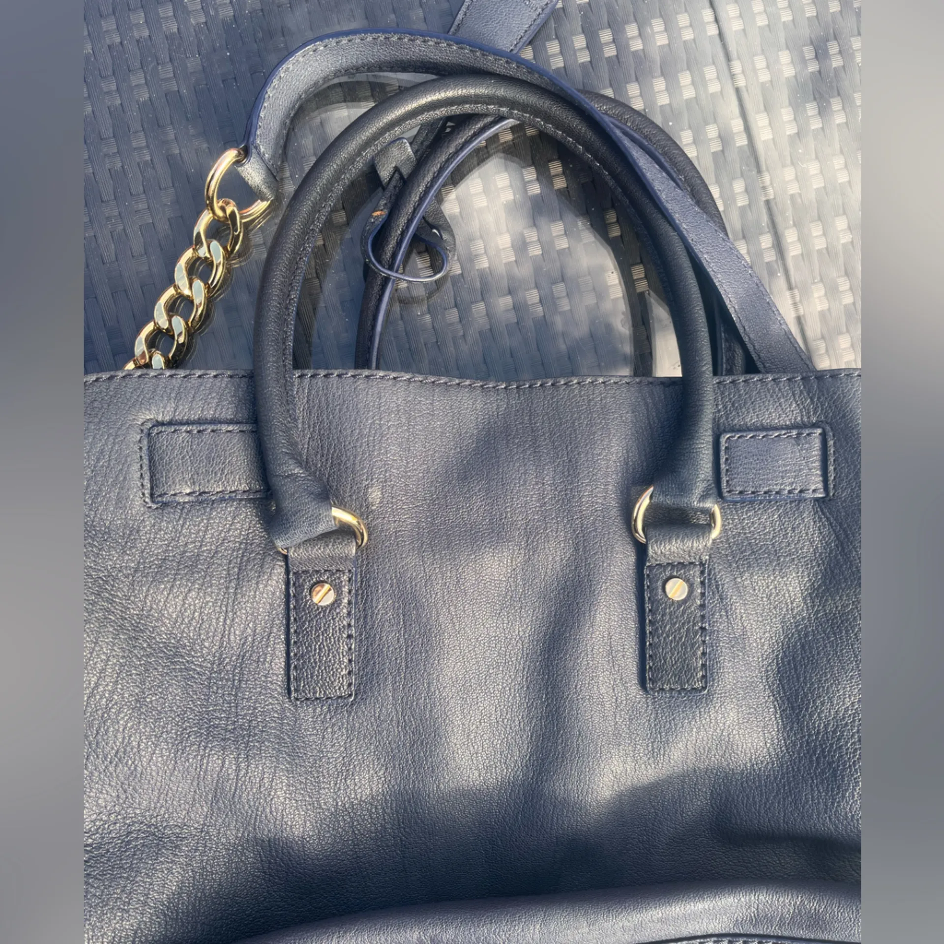 Michael Kors Navy Leather Shoulder Bag with Gold Chain - Image 6