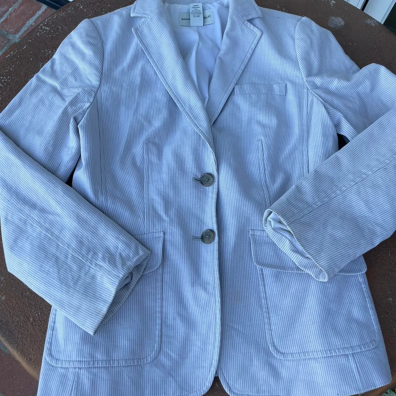 White and blue striped preppy blazer size 6 - Image 3