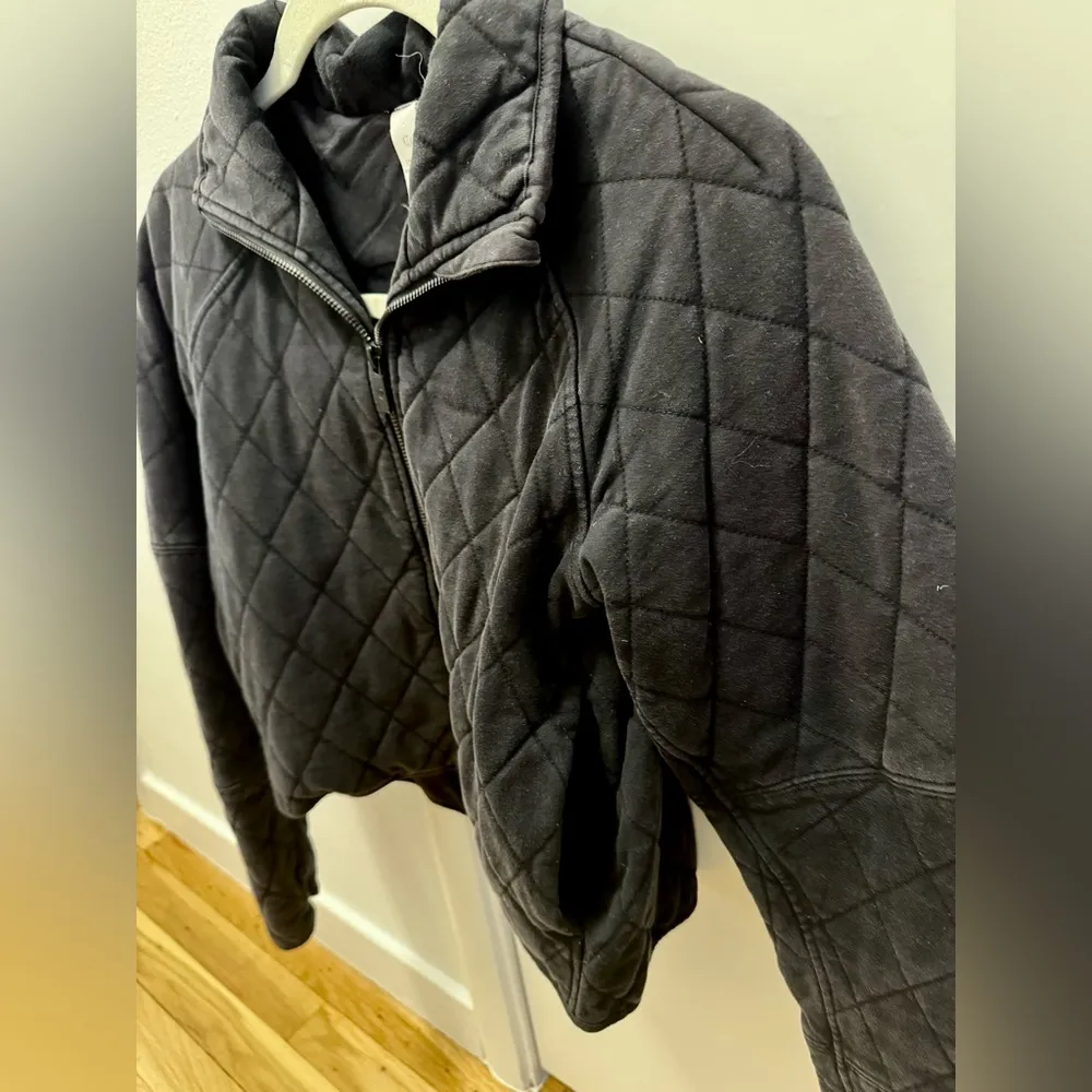 Quilted Calm Cropped Black Jacket - Image 8