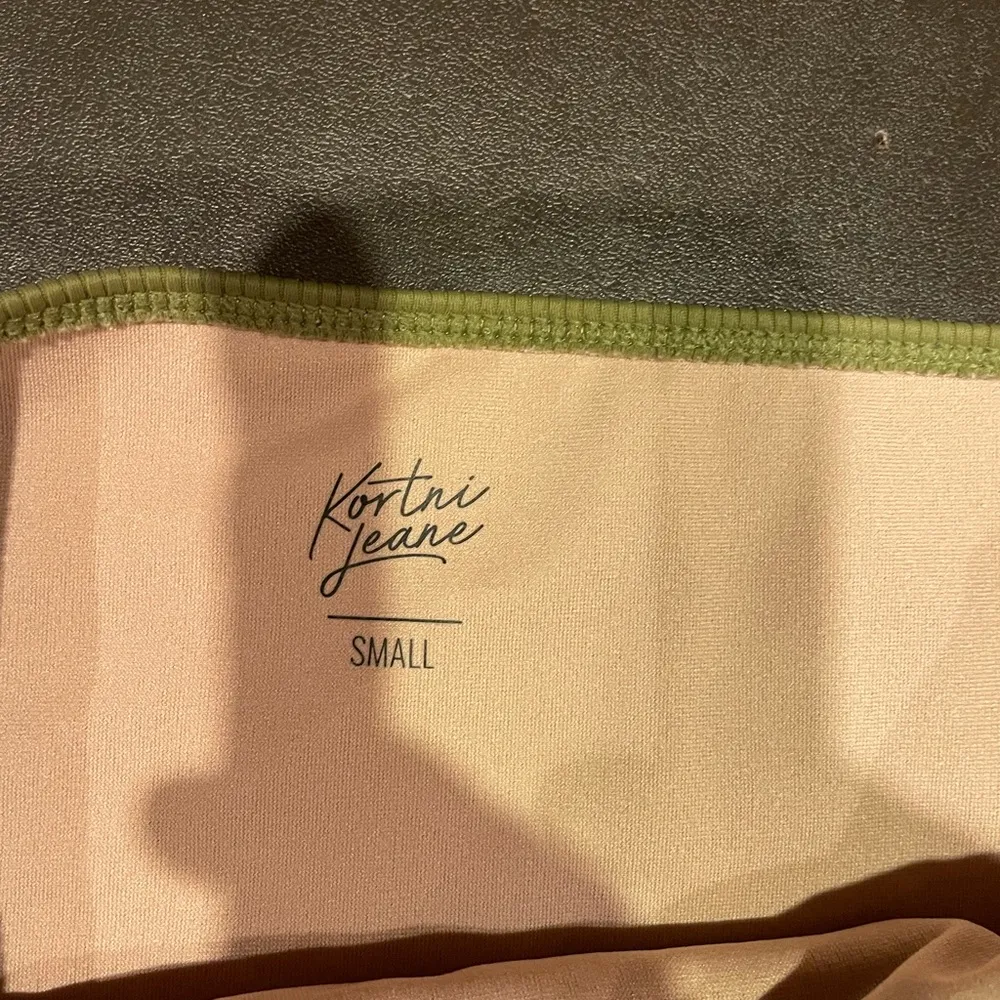 Kortni Jeane ribbed deep olive green ruched front swimsuit bottoms size small - Image 2