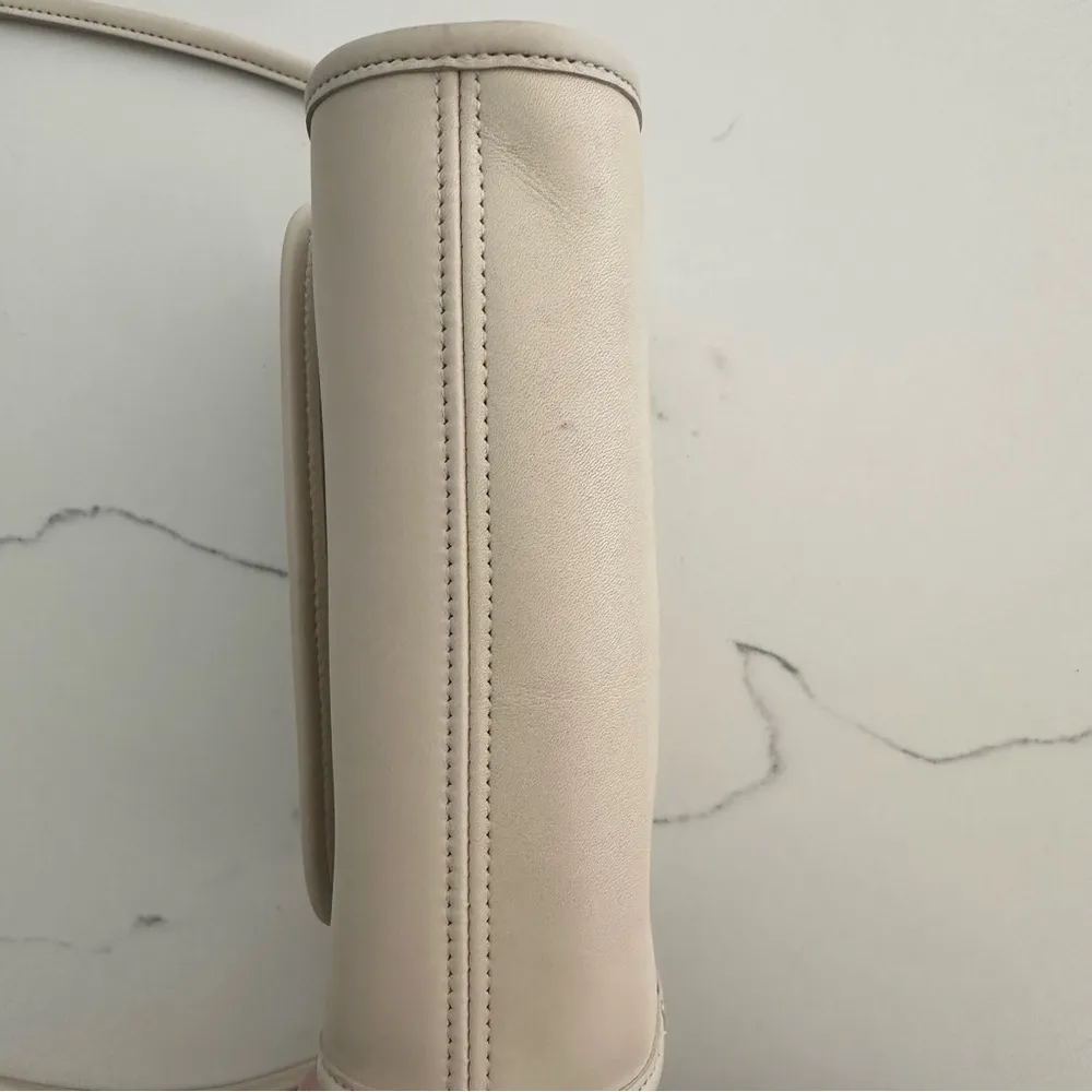 Vintage Coach Chrystie Crossbody 90s Small Handbag in Cream and Brass - Image 4