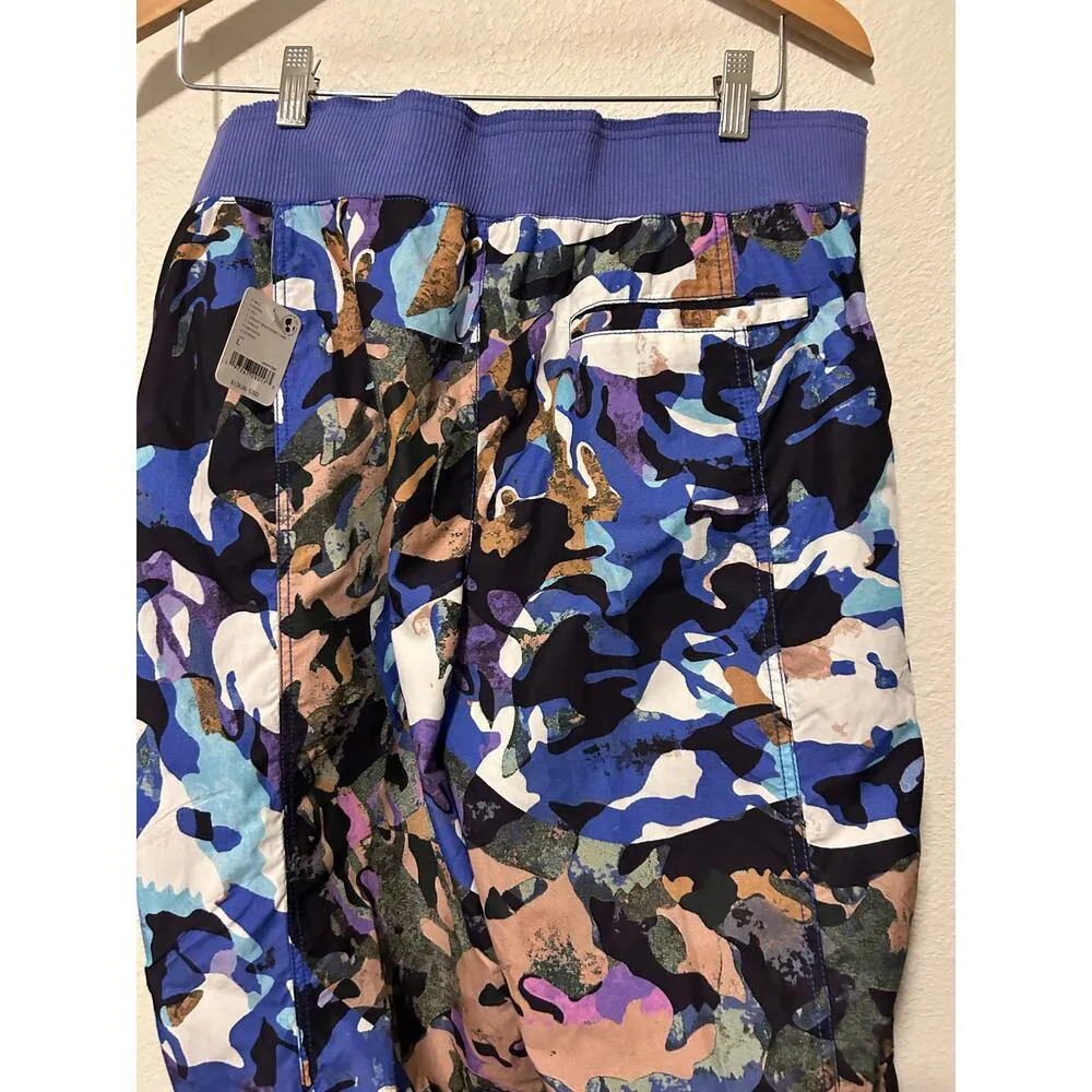 NEW Free People Mesmerize Me Print Cargo Pants Size Medium Purple Camo Wide Leg - Image 12