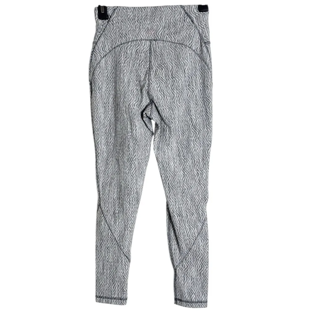 CALIA by Carrie Underwood Essential Jacqard Gray ZigZag Cropped Leggings size S - Image 3