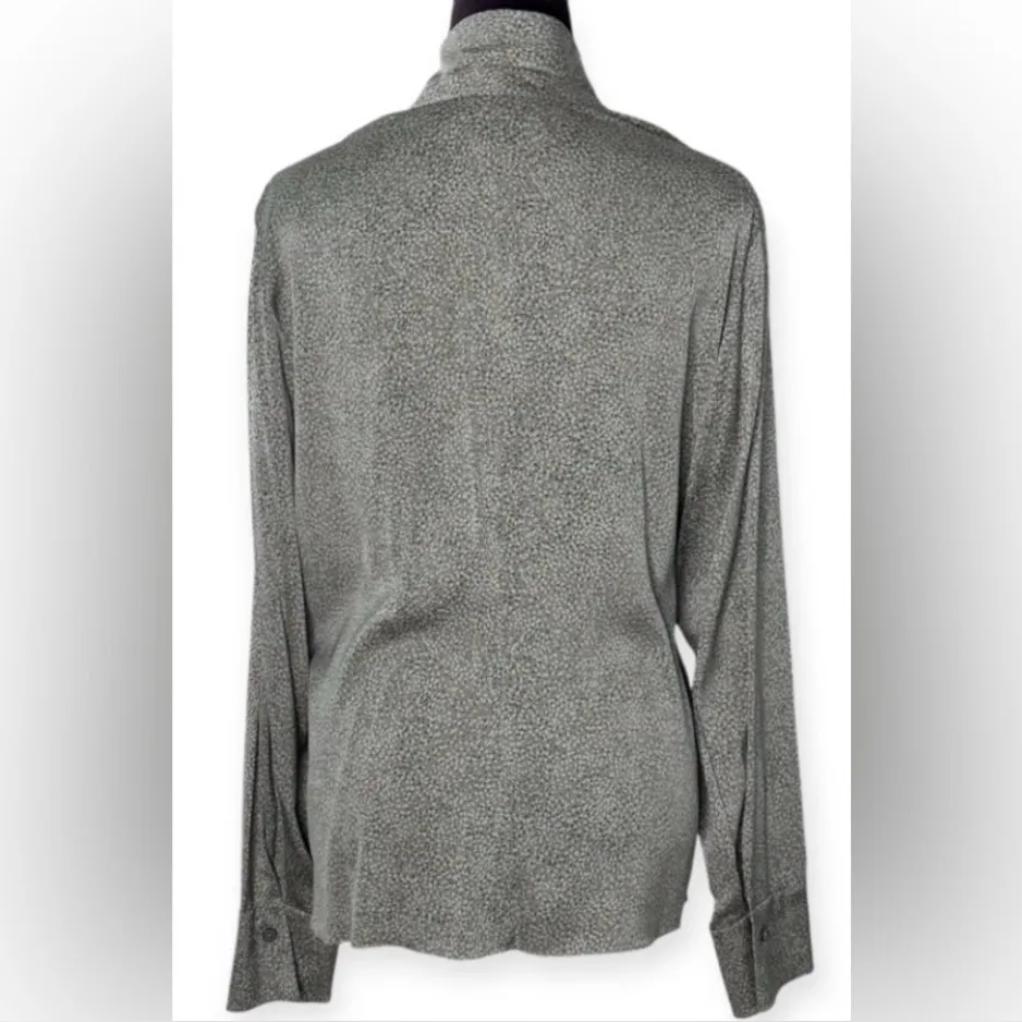 ELLEN TRACY Vintage
Silk Blend Tie Neck
Button
Down Blouse
Size 18 Plus - Image 3