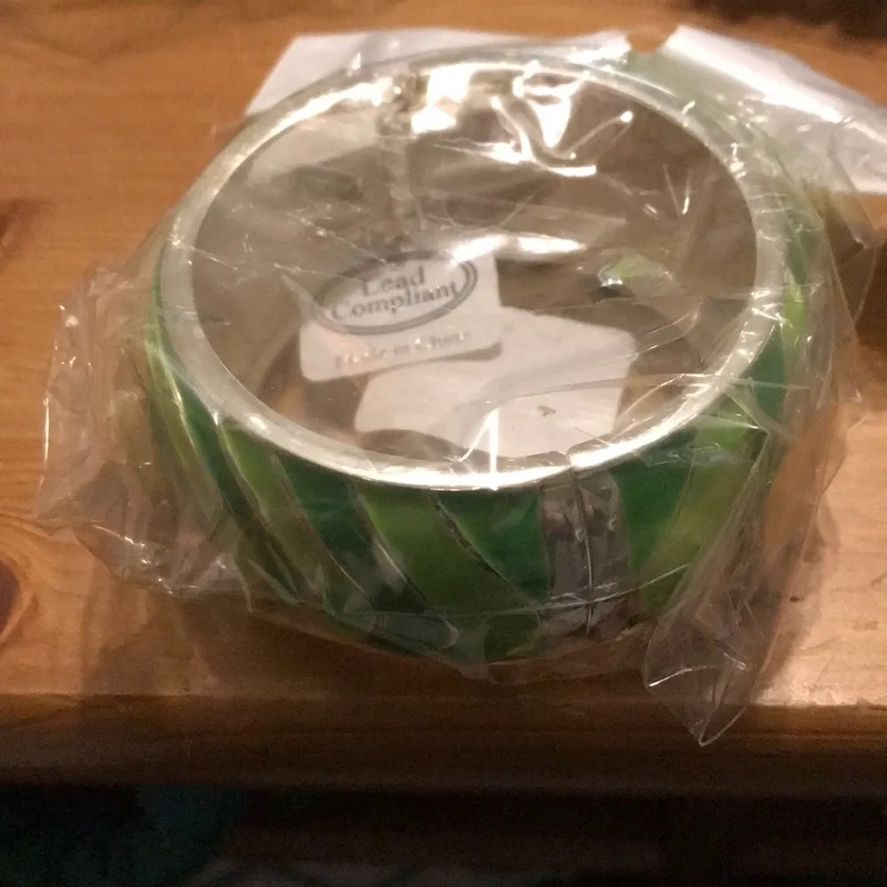 SILVER TONE GREEN FOLD OVER BRACELET - Image 2