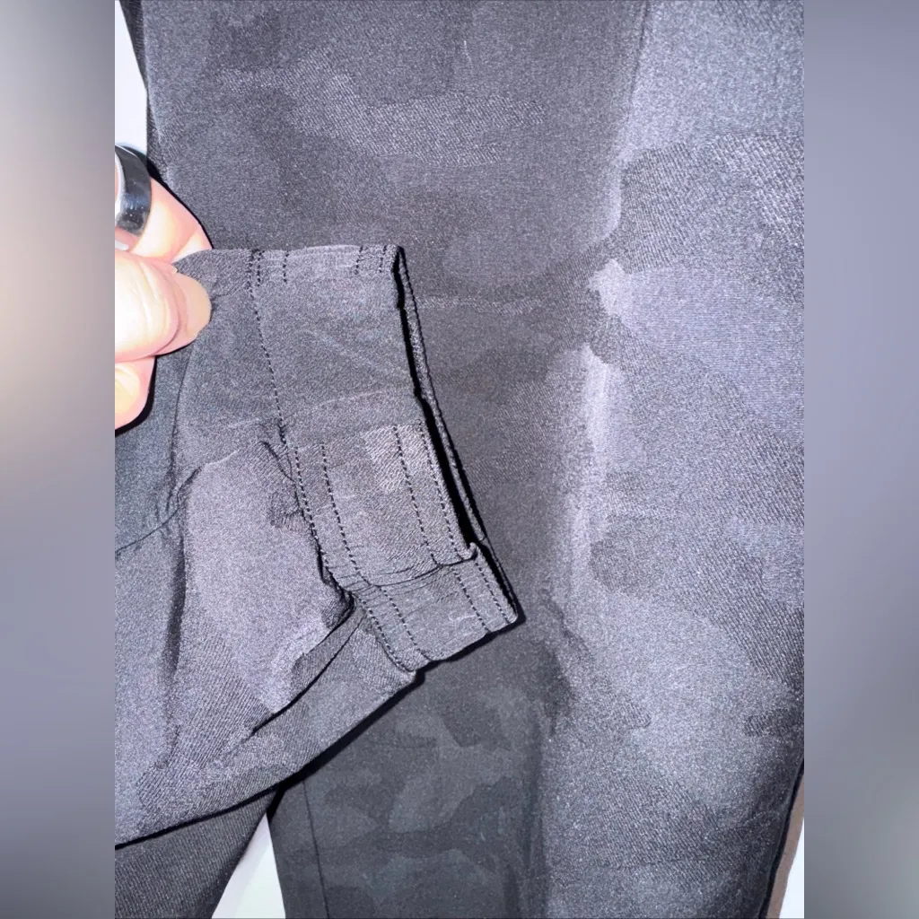 athleta brooklyn textured‎ jogger 14T Black Camo - Image 4