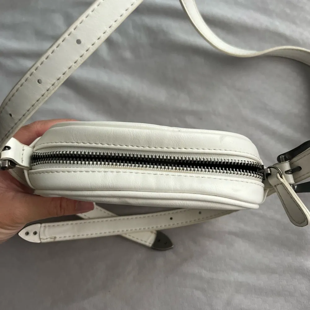 ☀️Urban Outfitters White Leather Mini Oval Crossbody Bag - Image 3