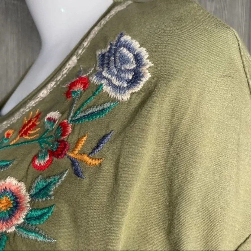 NWT cotton Arya style Caite embroidered floral oversized short sleeve small t sh Green - Image 6
