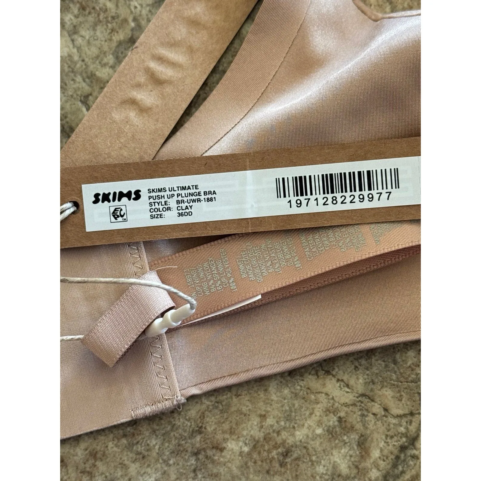 Skims Ultimate Collection Pushup Plunge Bra Clay Size 36DD - Image 8