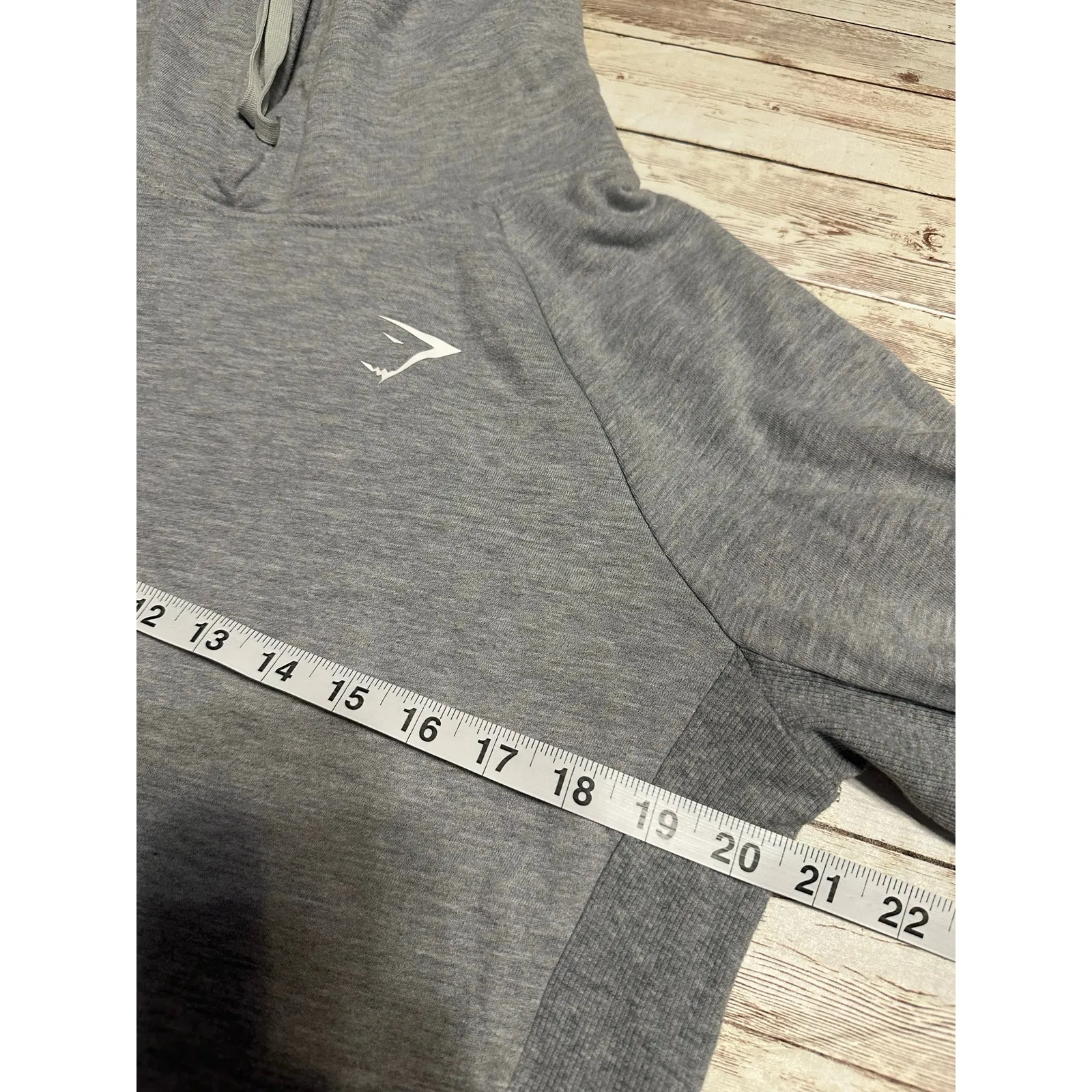 Gymshark Training Cropped Hoodie Women's Size Medium Gray Hooded Sweatshirt - Image 5