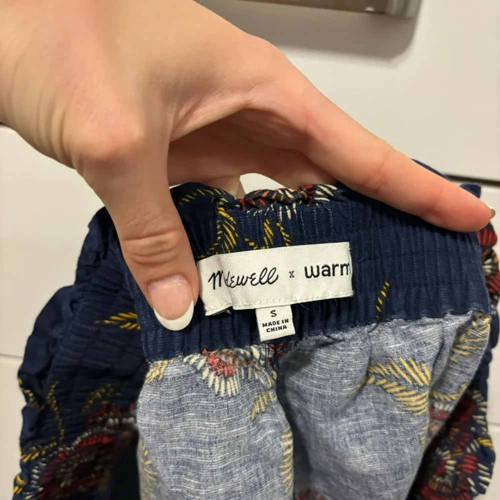 Madewell x Warm Pull-On Shorts in Honolulu Hibiscus - Image 4