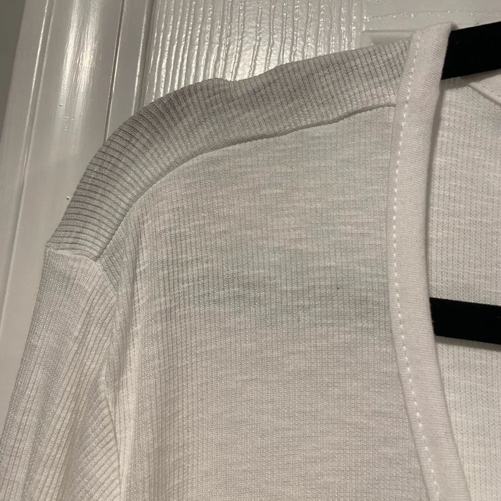 NWT Eddie Bauer Size XL White Cotton Scoop Neck Snap Long Sleeve Henley Top - Image 2