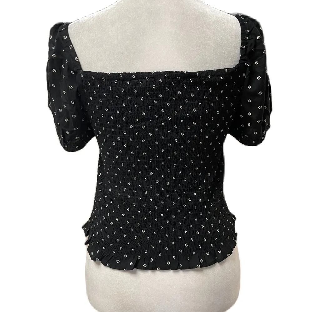 Black & White Smocked Crop Top with Short Puff Sleeves Size Large - Image 4
