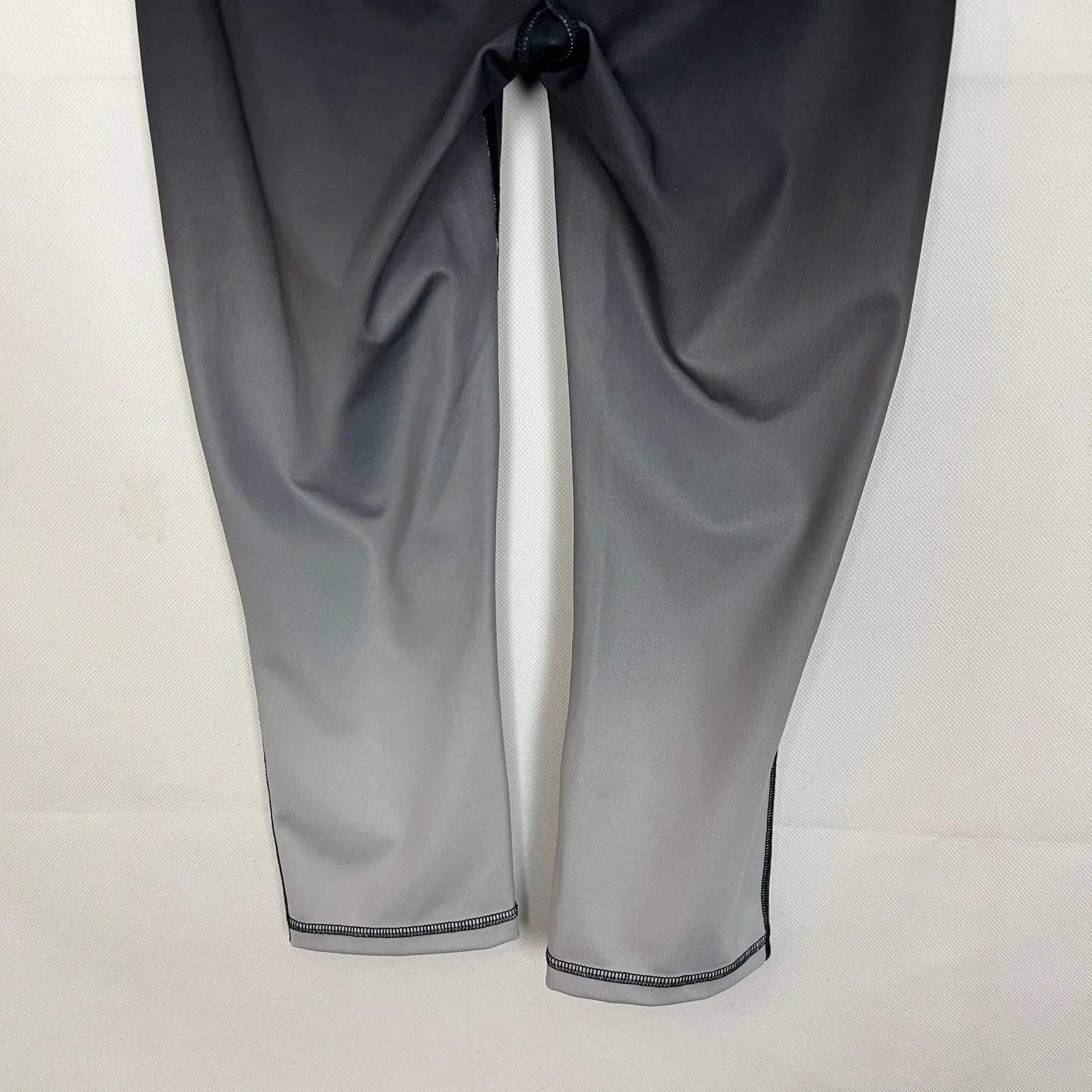 Xersion Dip-Dye Capri Athletic Wear Leggings Size S - Image 7