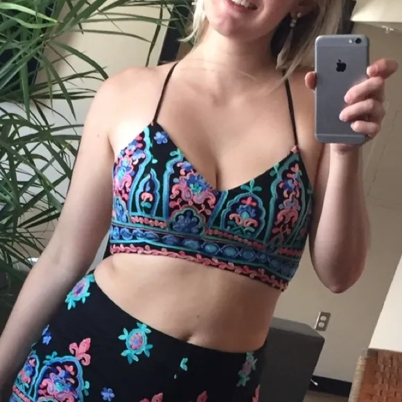 L’atiste crop top with tie back - Image 5