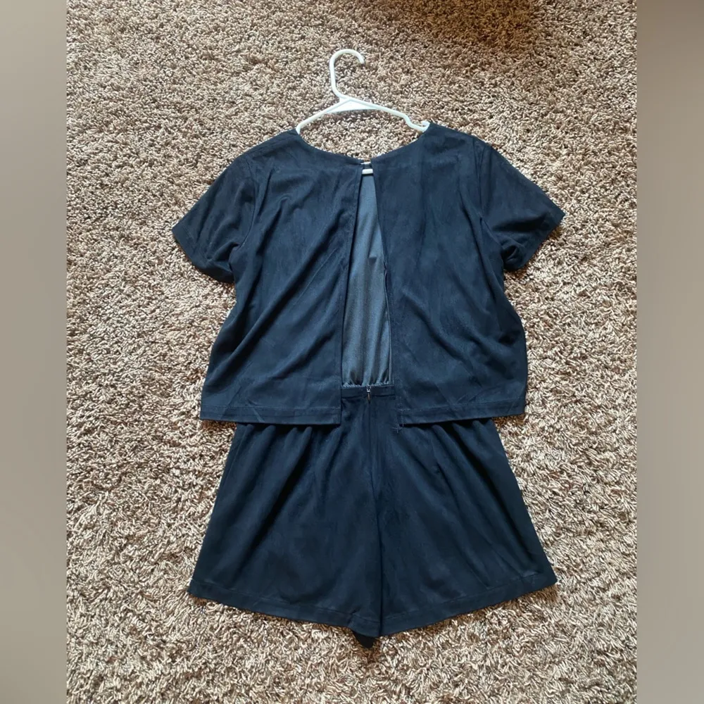 She & Sky Black romper with open back - Image 3