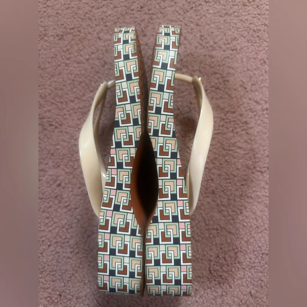 Tory Burch Chelsea Flip Flop sandals Size US 9 EUC - Image 4