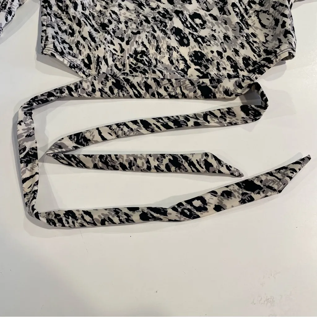 All in Motion Rash Guard Swim Top Women Med Tie Back Cropped Long Sleeve UPF 50 - Image 6