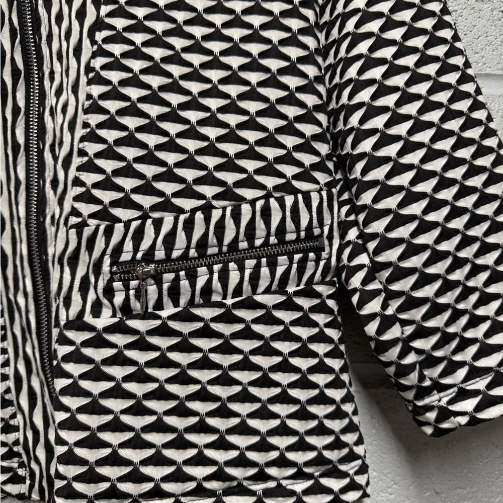 Chico’s Women’s Traveler's by Chico's size 1 black white geometric blazer jacket - Image 5