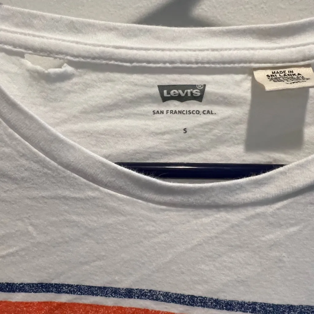 Vintage Levi T-shirt - Image 2