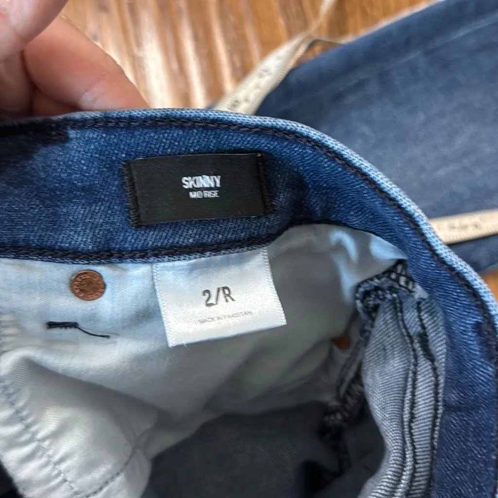 Express skinny mid rise button fly jeans size 2 - Image 6