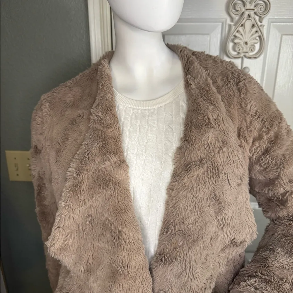 BB Dakota Tucker Wubby Faux Fur Coat
BB Dakota by Steve Madden - Image 5