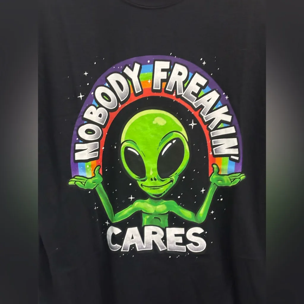 Black Alien Graphic T - Image 3