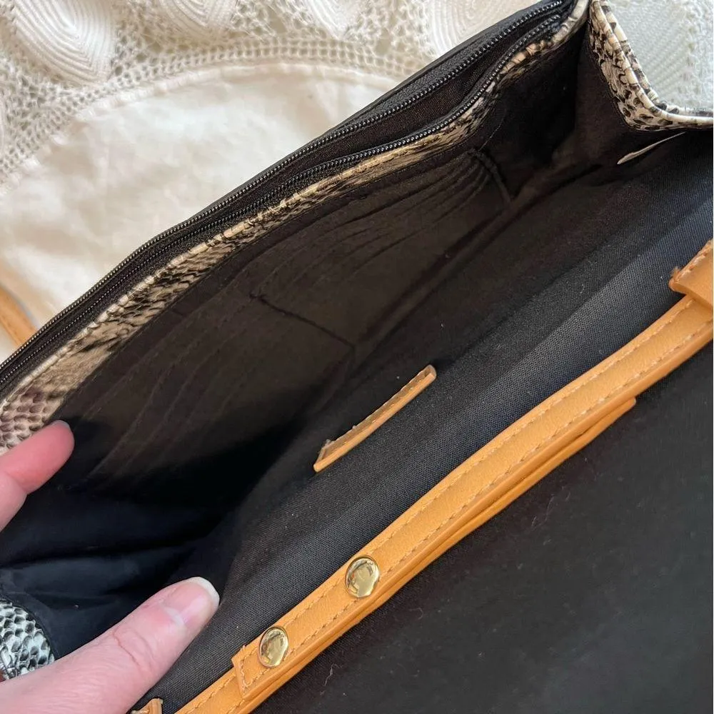 Jaclyn Smith Faux Snake Reptile Print Clutch Or Crossbody Purse Removable Strap - Image 9