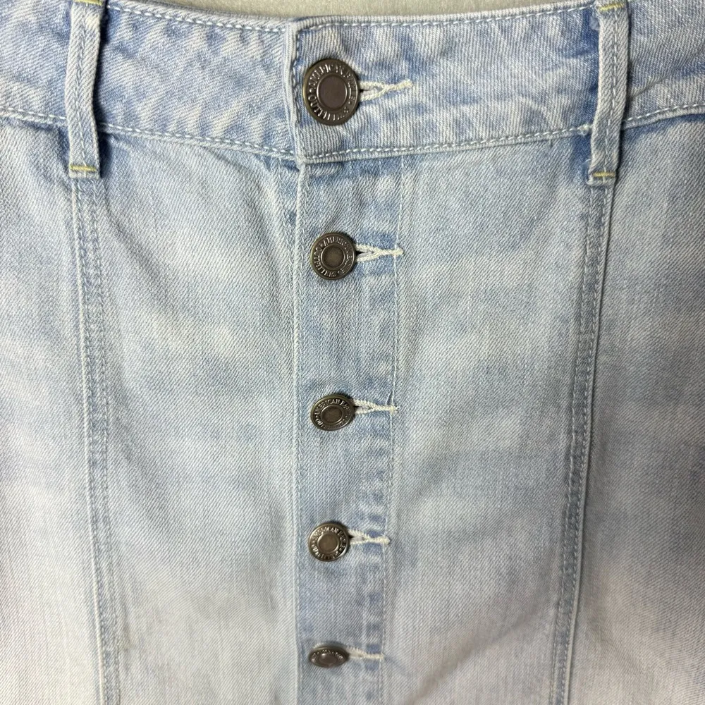 American Eagle Women's Denim Button-up Light Wash Skirt Raw Hem Pockets size 4 - Image 3
