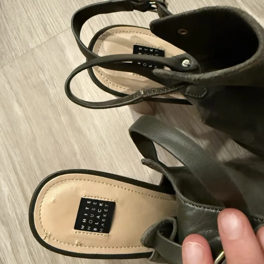 Elegant White House Black Market Green Women's Heels - Image 3