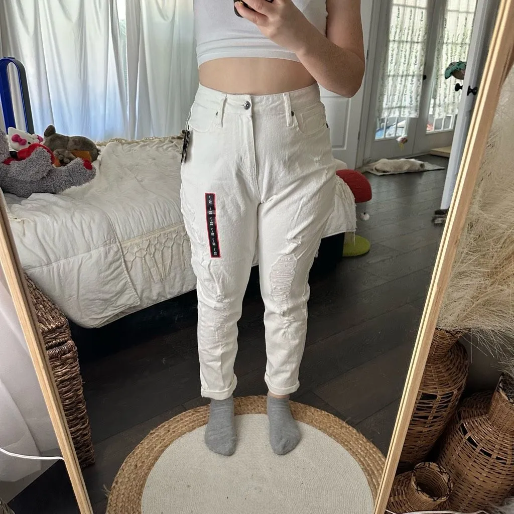 Hot Topic Women’s White 7 Distressed Mom Jeans NWT - Image 3