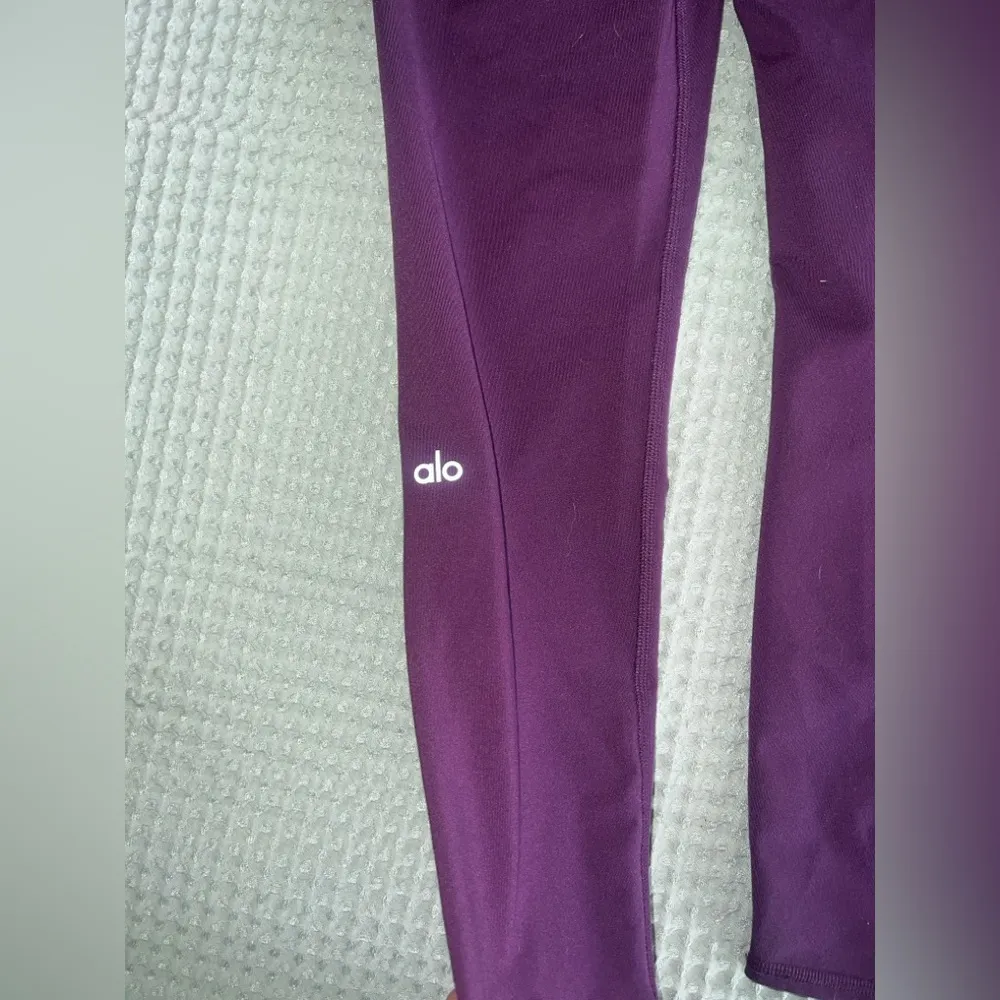 Alo yoga high waist airbrush leggings
Size Medium - Image 5