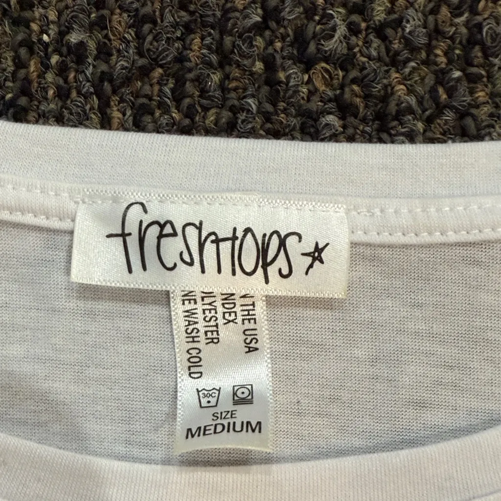 Fresh Tops Medium White Karma short sleeve crop Tee - Image 2