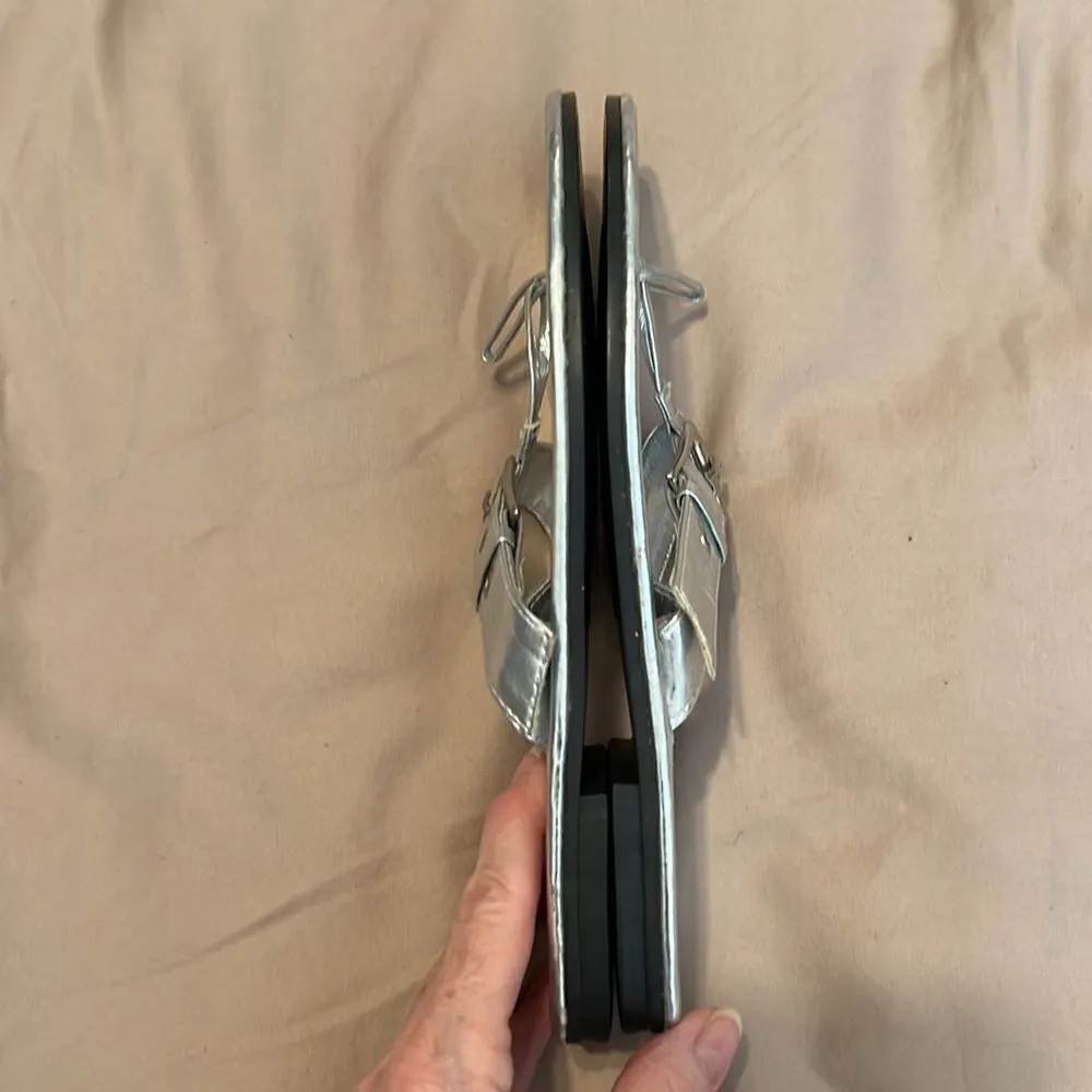 JENI silver flip flops w/adjustable buckle worn 4x GUC Silver Size 6 - Image 8