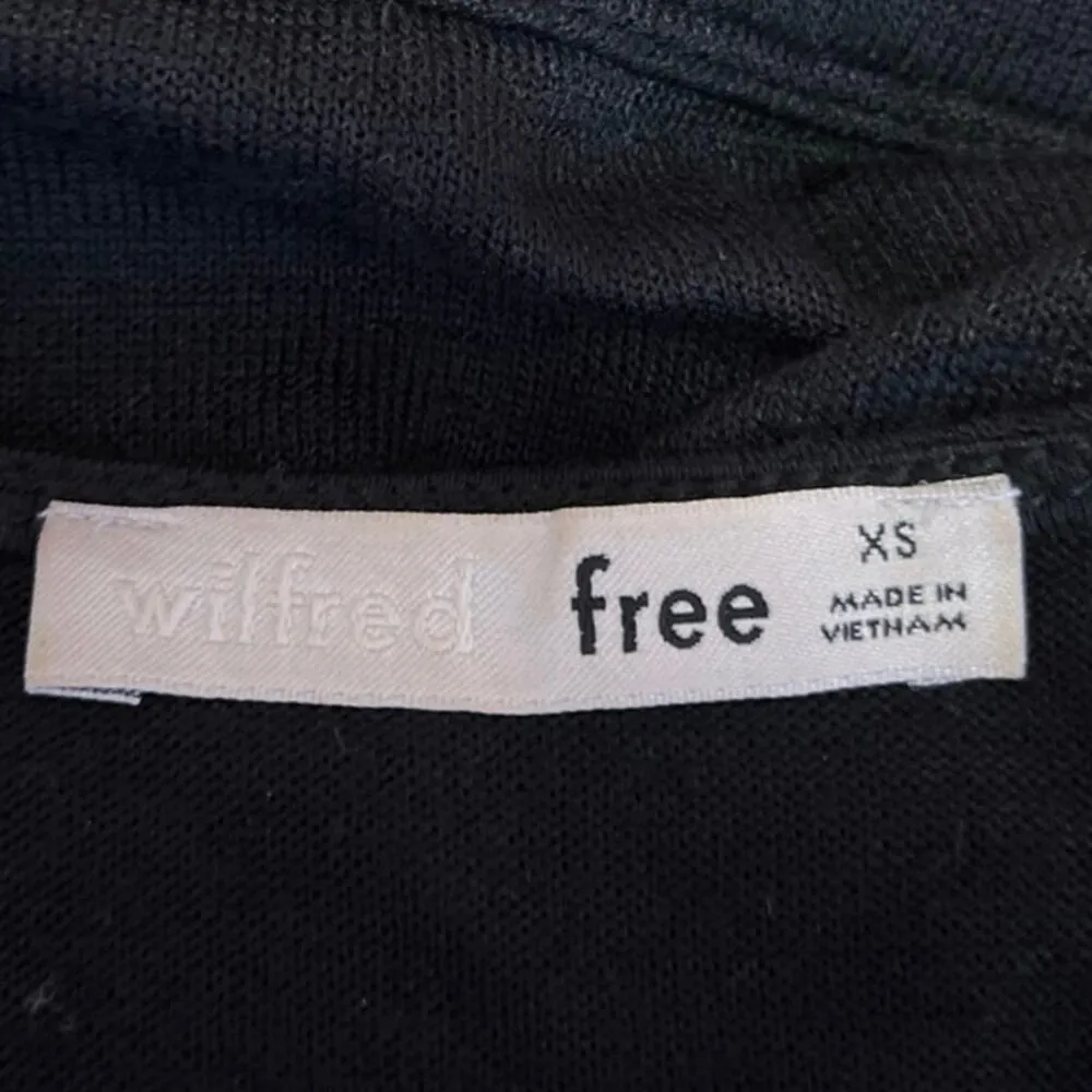 Aritzia Wilfred Free Black Plunging V Pullover Sleeveless Cropped Tank Top Sz XS - Image 3