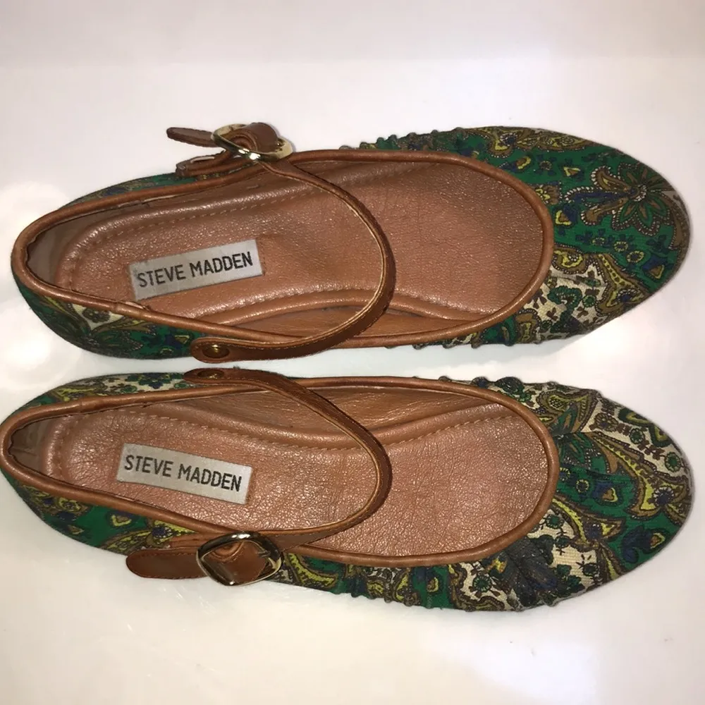 Steve Madden Women’s Liraa Paisley Print Fabric Leather Strap Ballet Flat Shoes - Image 4
