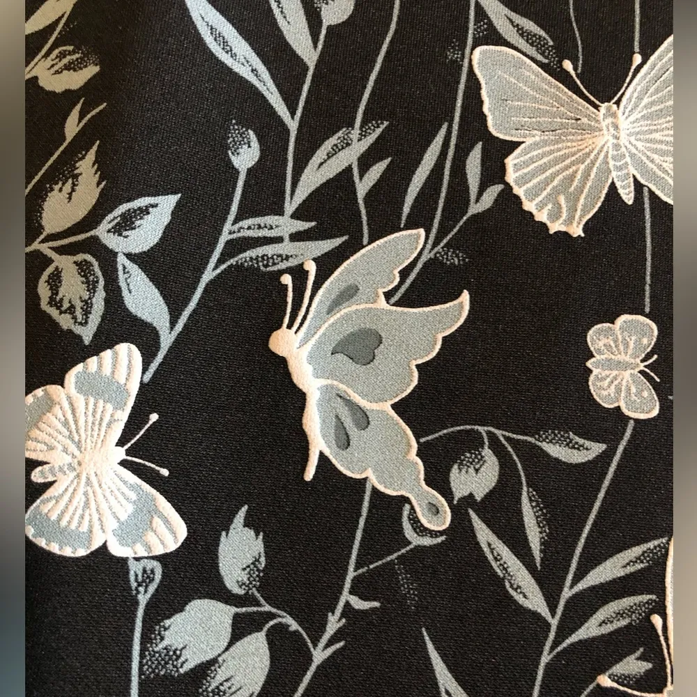 Devine Bkack dress with butterfly print design(textured)grayish blue, cap sleeve Black Size 0 - Image 9