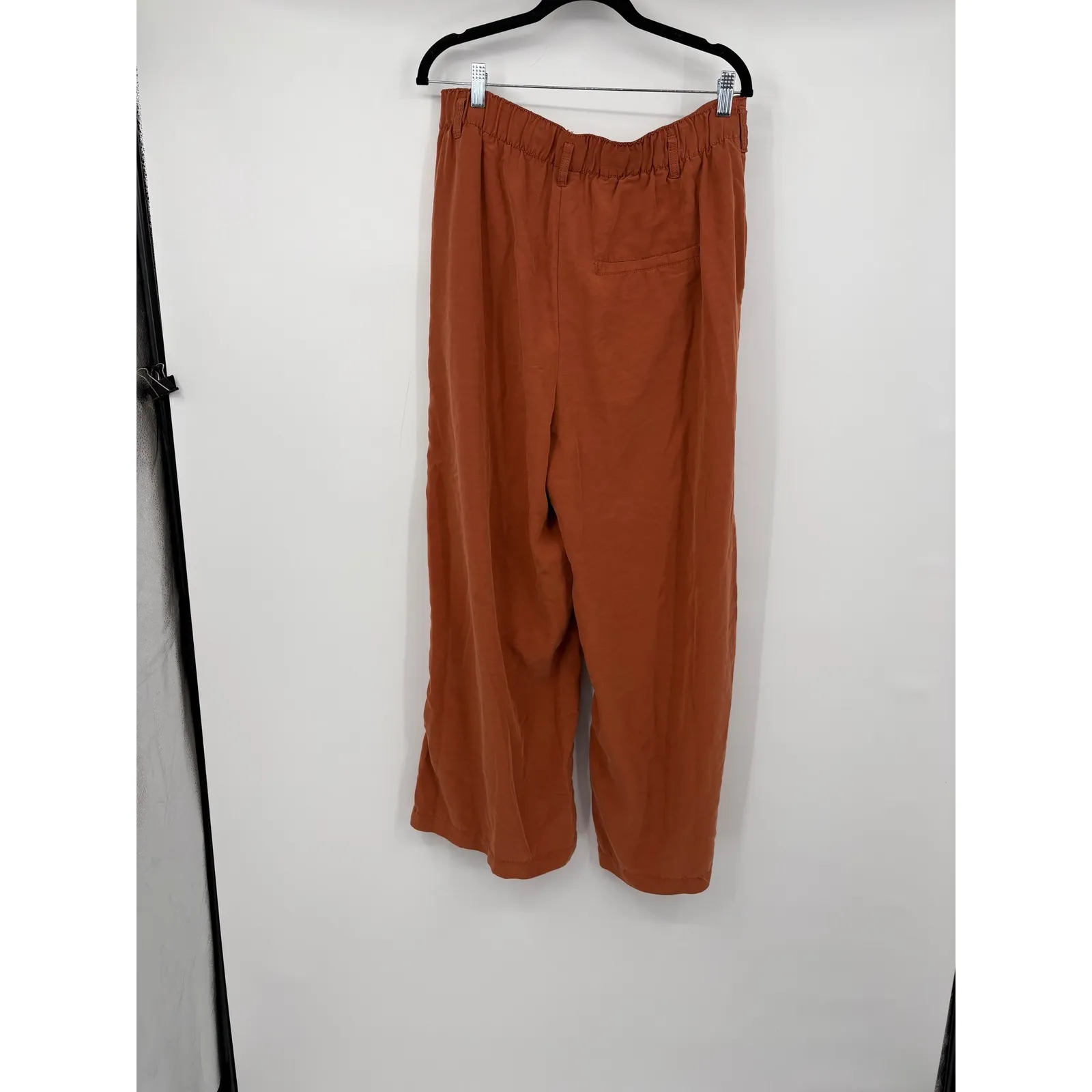 Free People Wide Leg Cropped Pants Rust Orange Pleated Elastic Waist Size L - Image 3