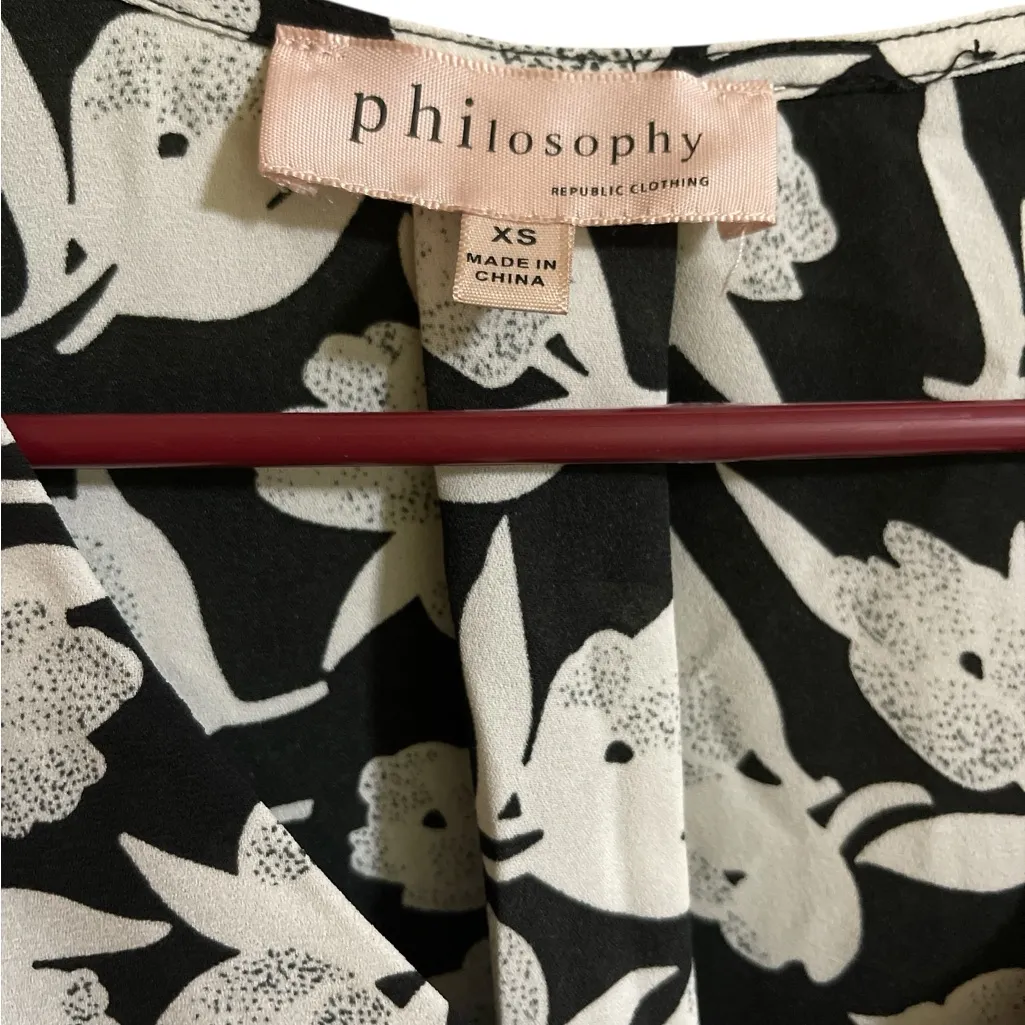 Philosophy Republic Black & White Floral Smocked Blouse Size XS - Image 2
