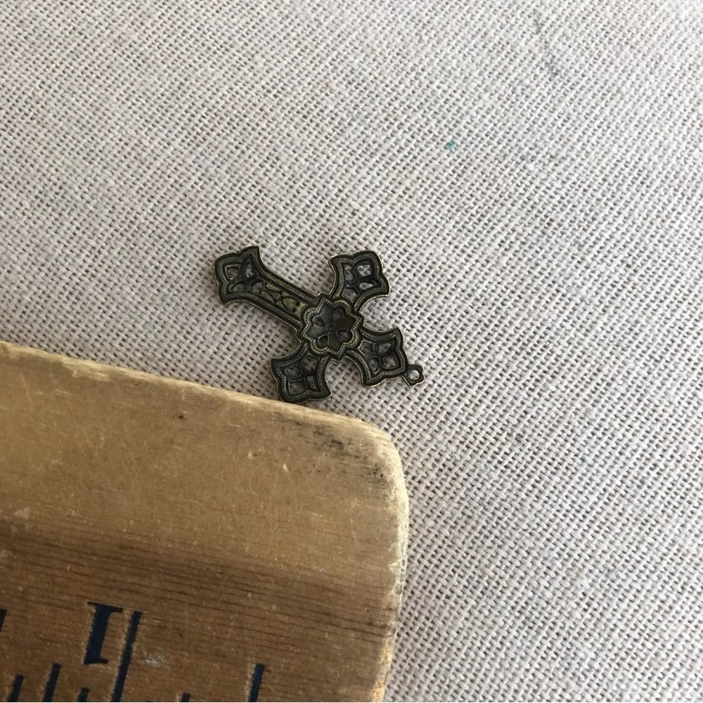 Vintage Cross Pendant - Image 3