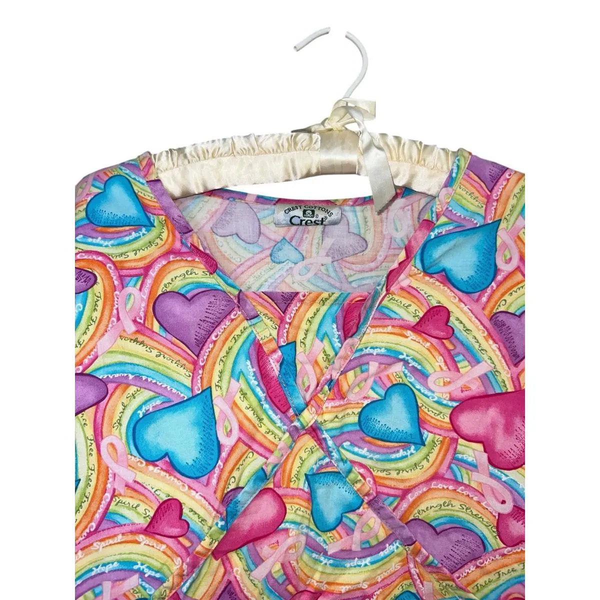 VTG 90’s Crest Scrub Top Rainbow Hearts Pink Ribbon Print Pockets Women’s Large - Image 3