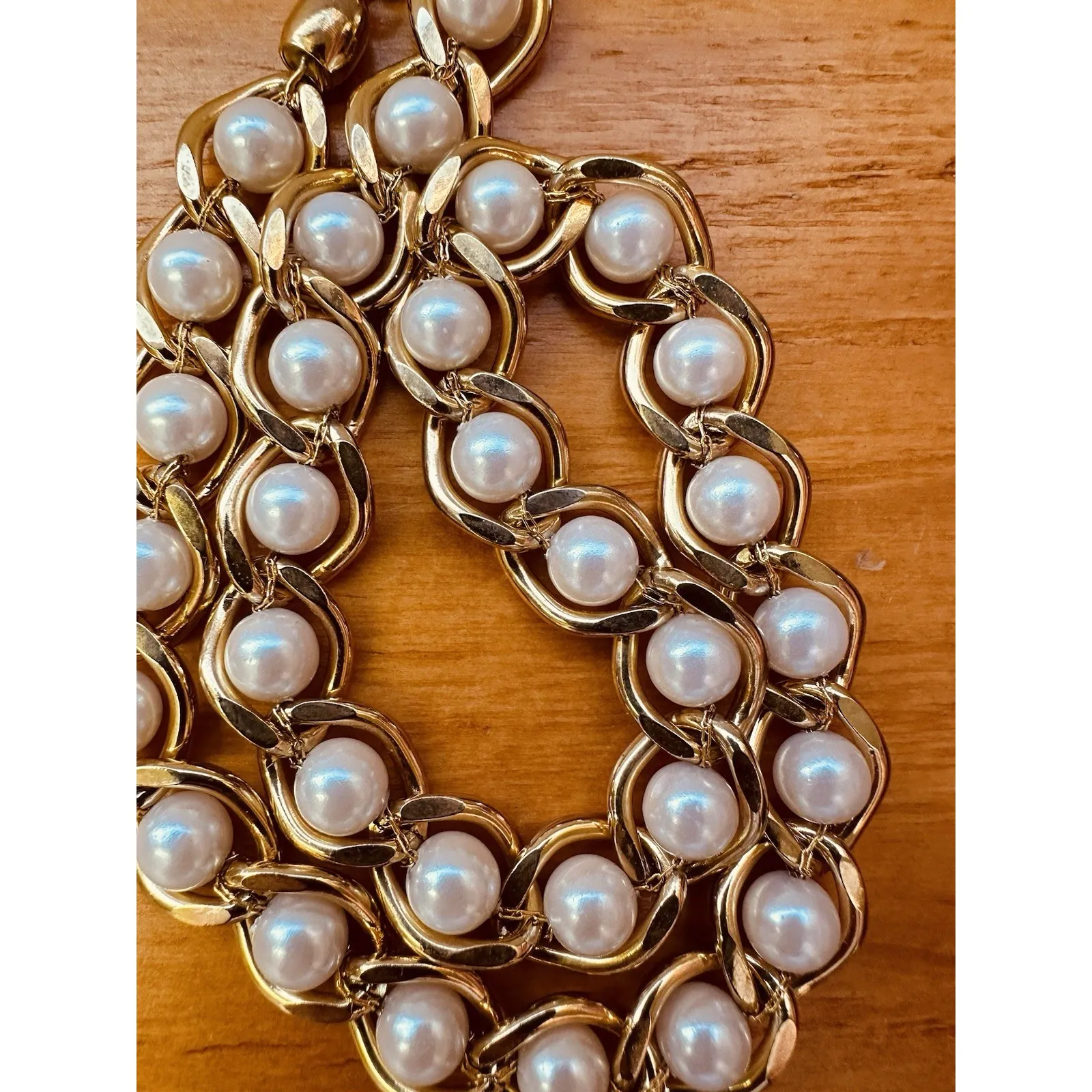 Vintage‎ Gold Tone Chunky Heavy Gold Link w/Faux Pearl 16" Necklace - Image 4