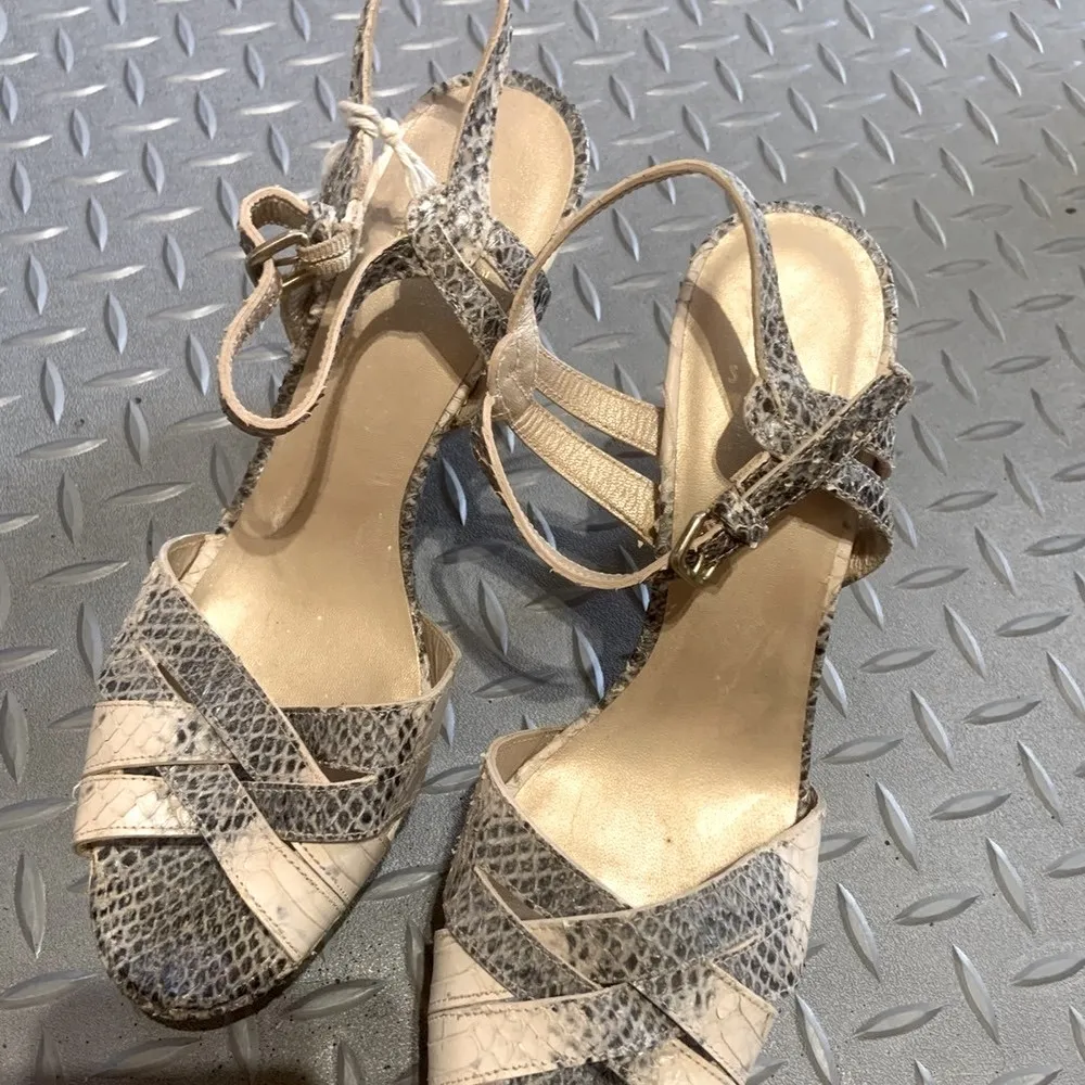 Stuart Weitzman snakeskin reptile heels y2k spring open toe boho designer party - Image 3