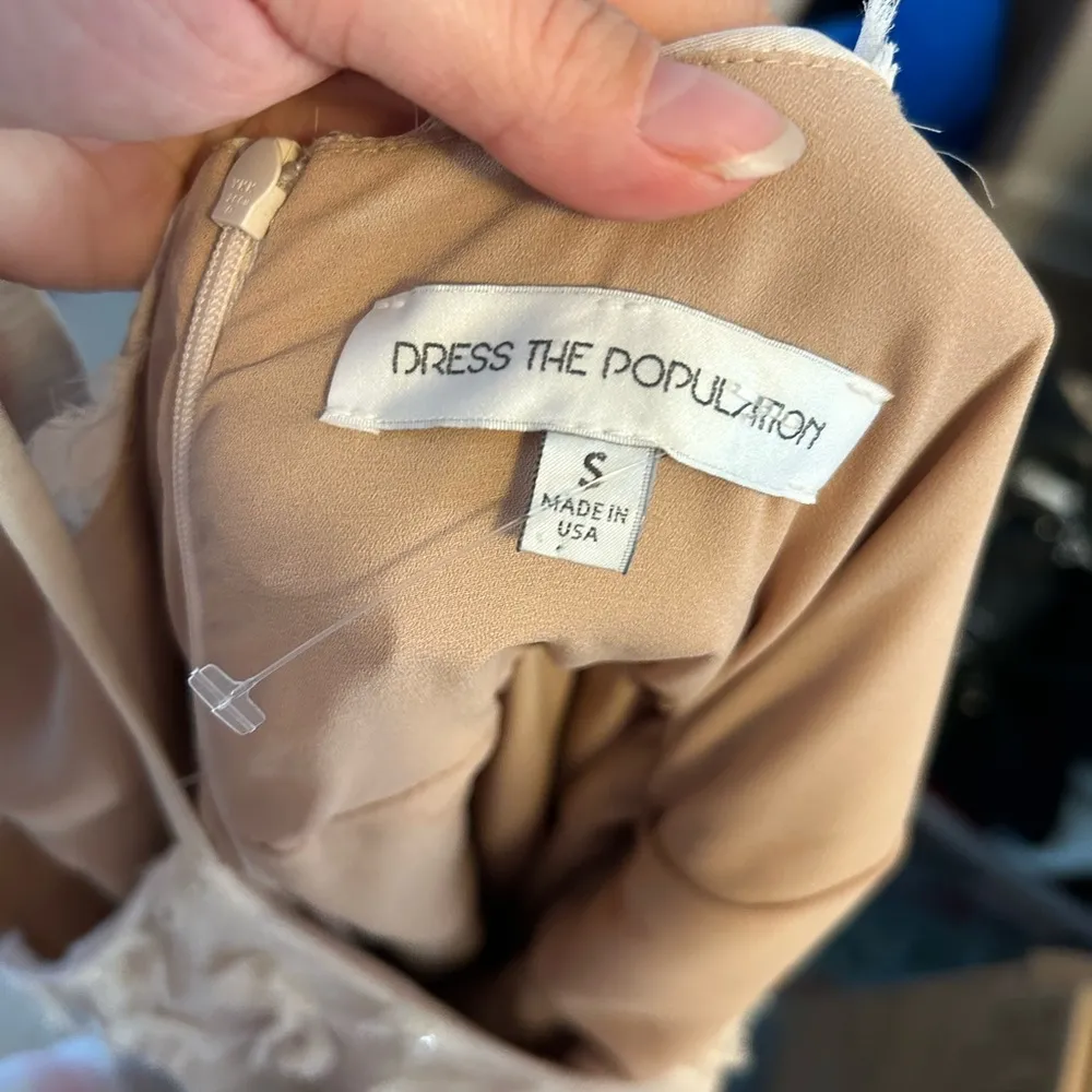 DRESS THE POPULATION FLORAL APPLIQUÉ DRESS - Image 5