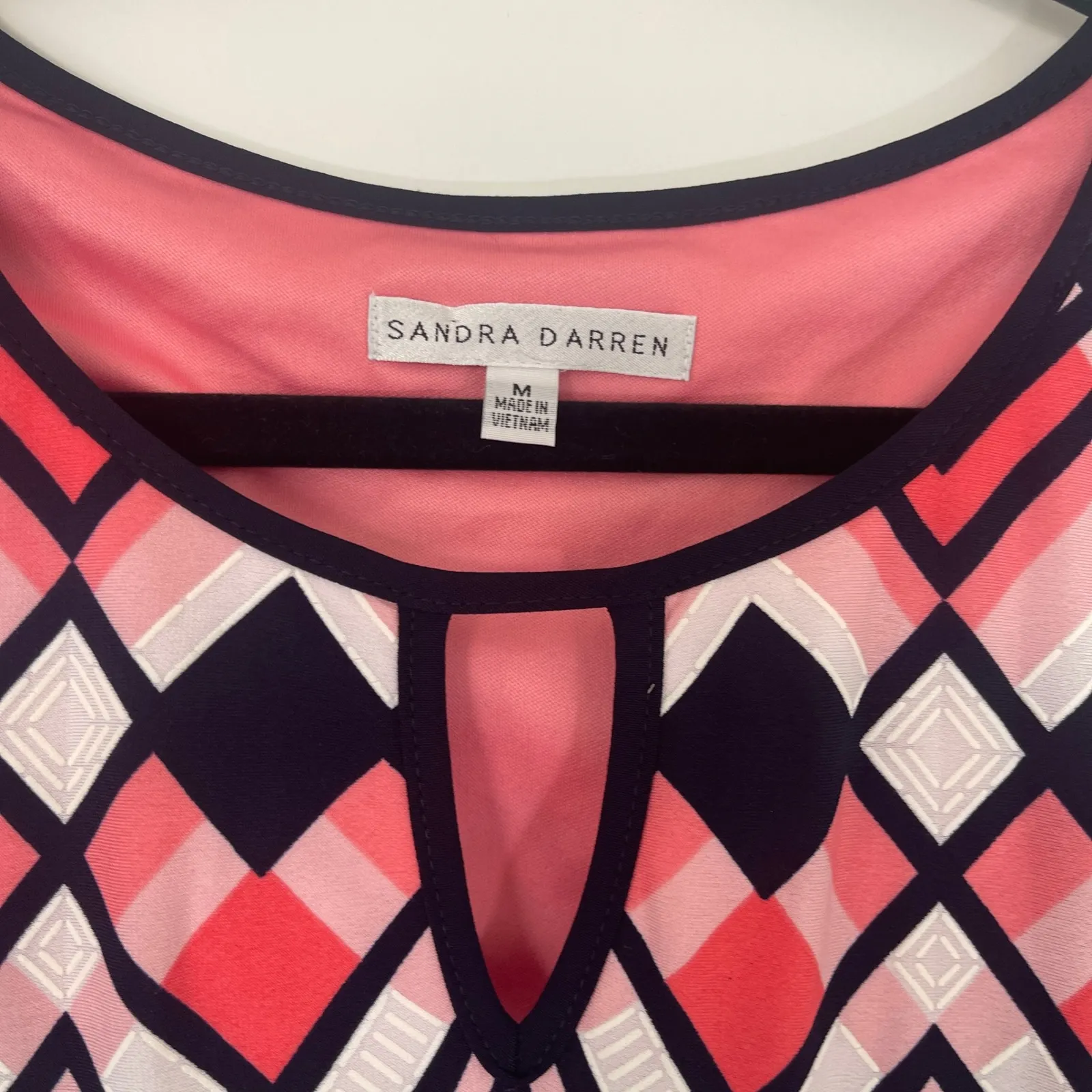 NWT Sandra Darren Women's Geometric Print 3/4 Sleeve Dress Coral Navy White M - Image 4