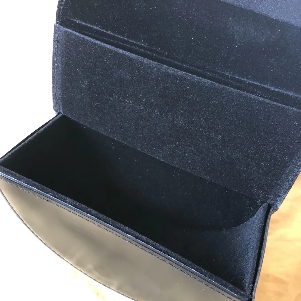 Marc by Marc Jacobs Sunglasses Case Sunglass Eyeglass Case Magnetic Closure - Image 6