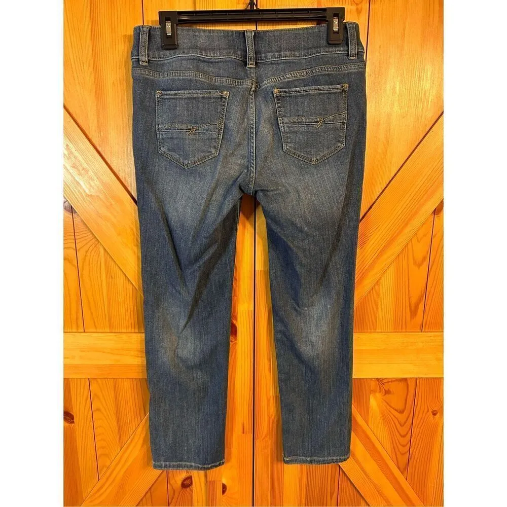 Soho New York & Company Women's Size 4 Curvy Boyfriend Jeans Distressed (4741) - Image 4