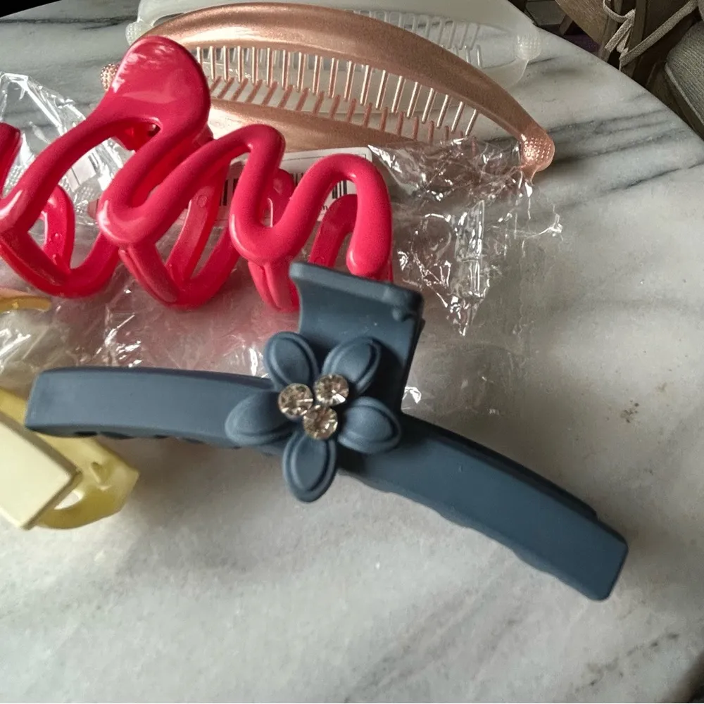 Lot of 5 Hair clips and cascades - Image 2