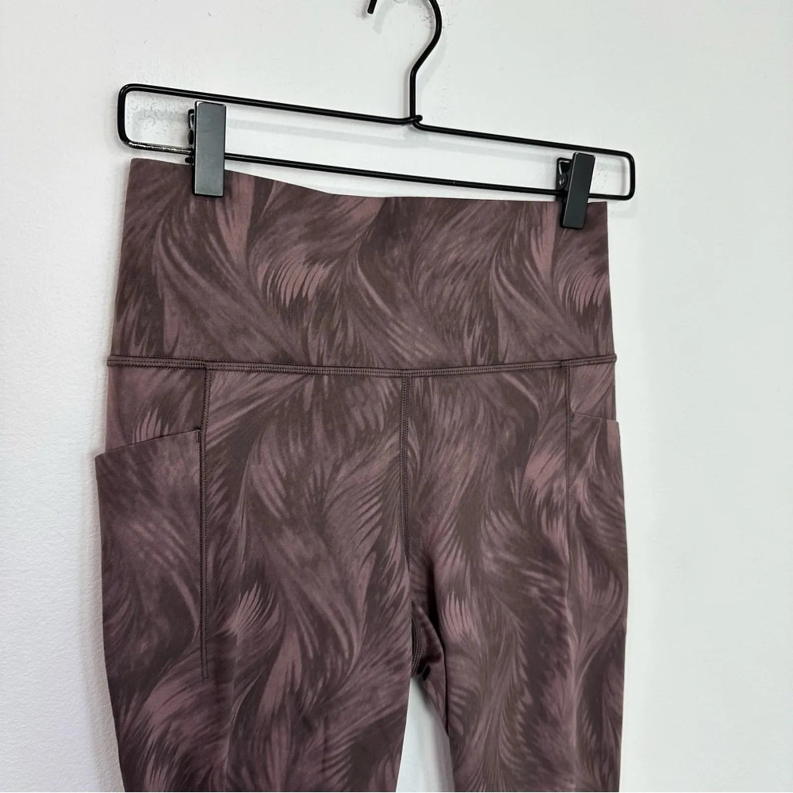 Athleta Salutation Stash Pocket II Printed High Rise Tight Leggings Ava Almond - Image 5