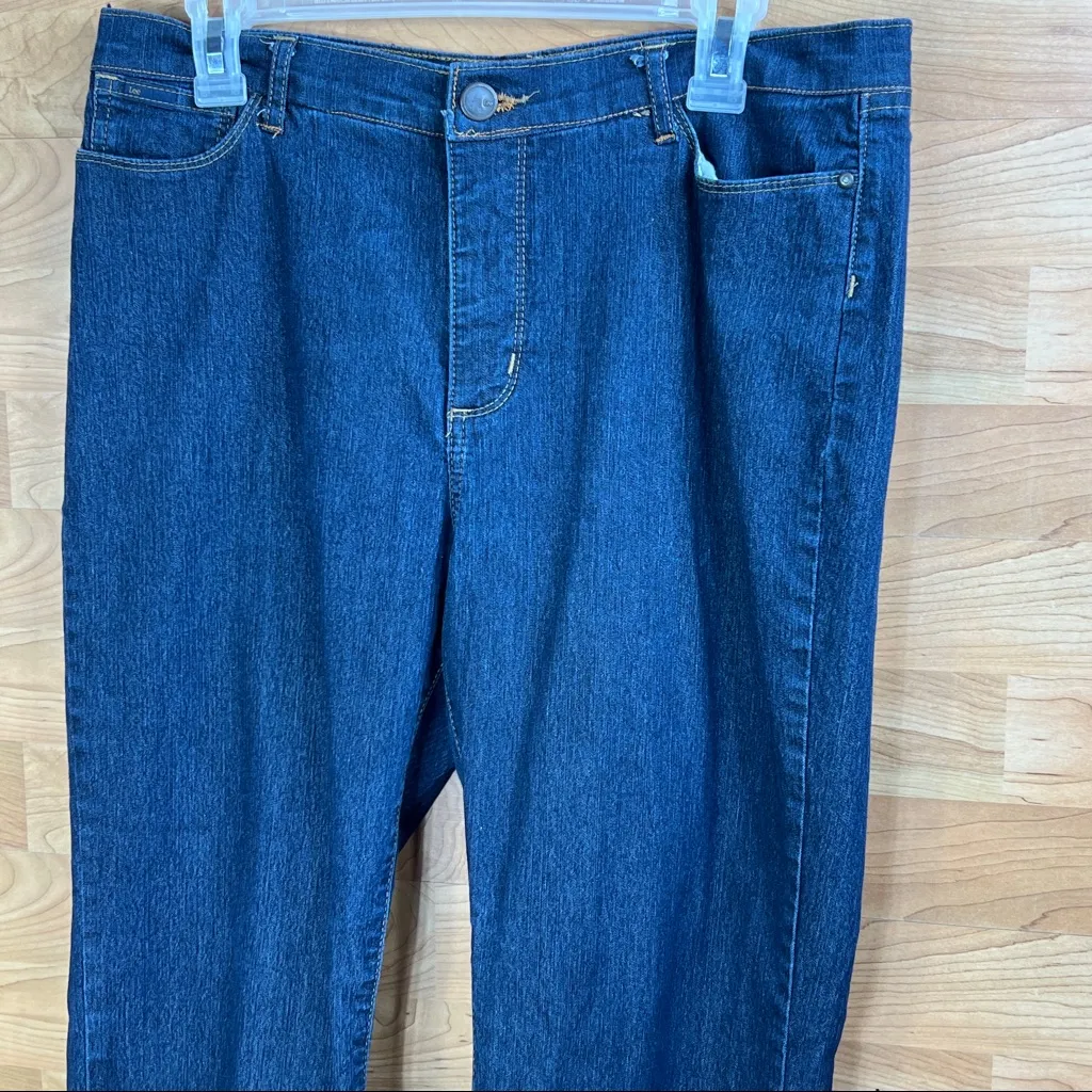 Lee Classic Fit At The Waist 5 Pocket BootCut Dark Denim Wash Jeans - Image 3